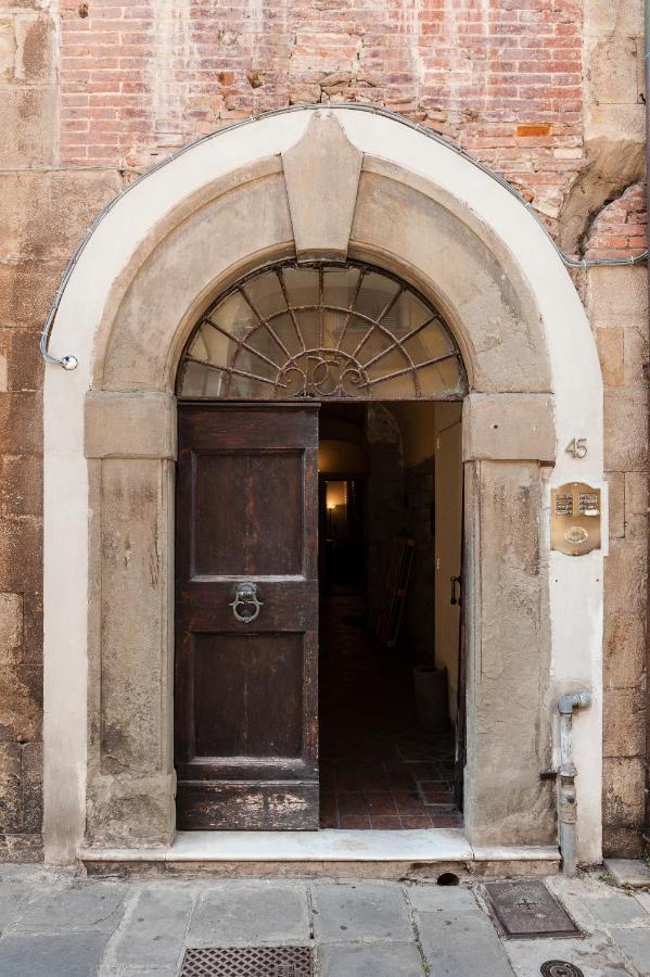 Апартаменты Hostly - Garden House Near The Tower - Historical House With Private Garden Пиза Экстерьер фото